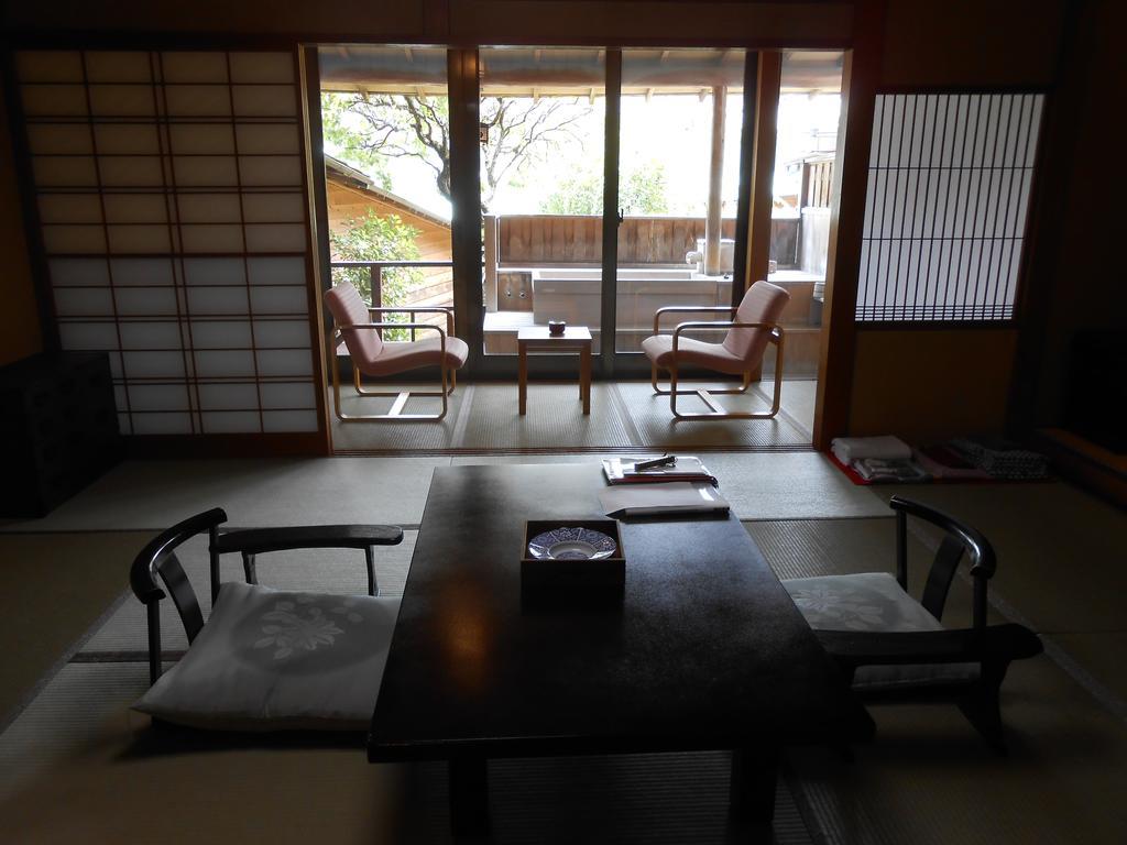 Ryokan Shin Kadoya Atami (Shizuoka)